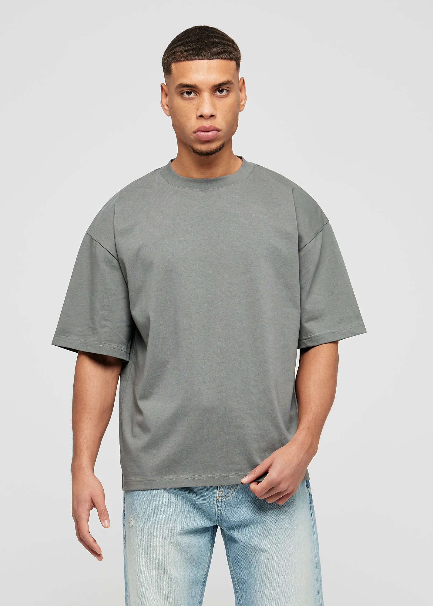 Oversized Basic T-Shirt - Image 3