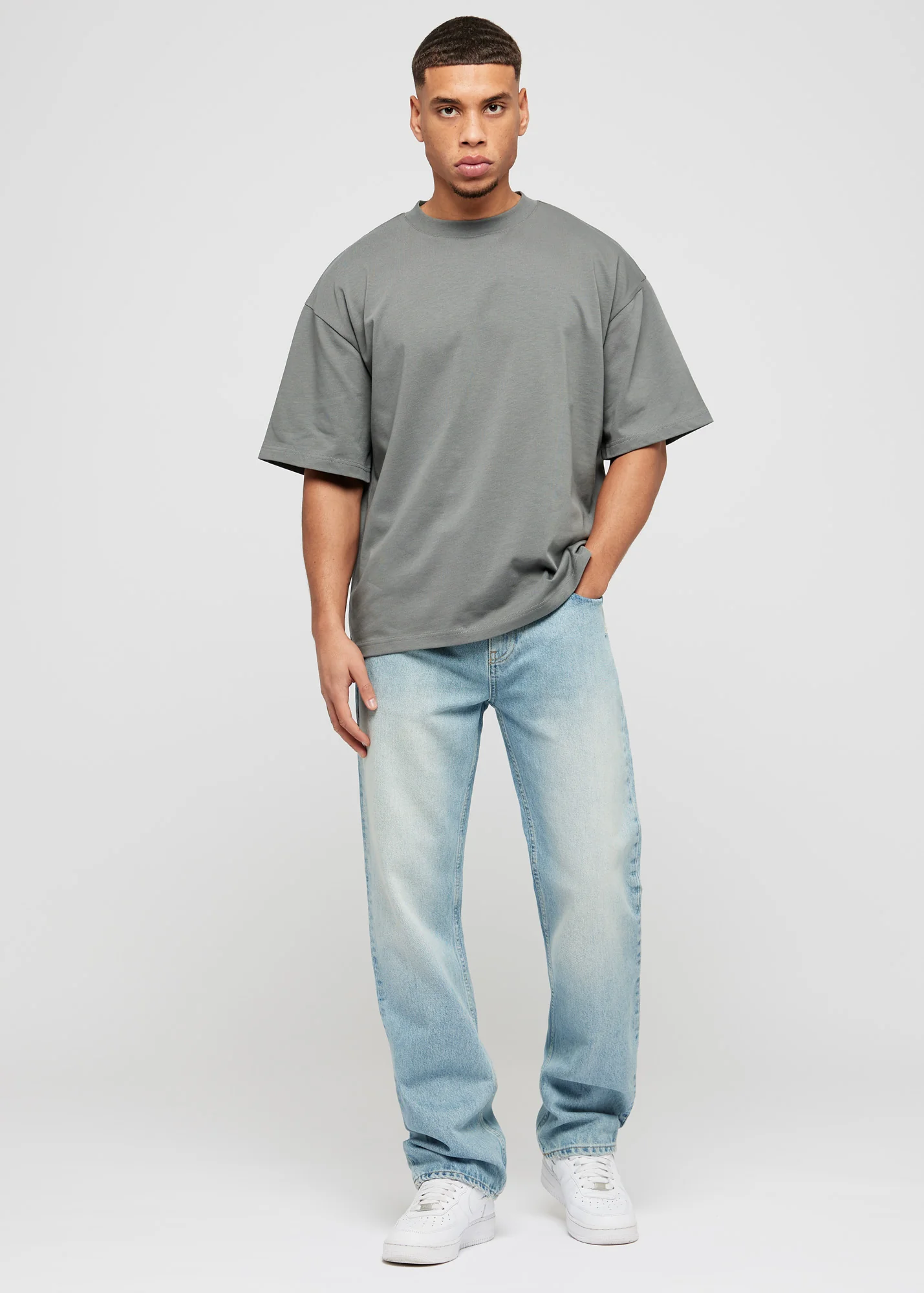 Oversized Basic T-Shirt - Image 6