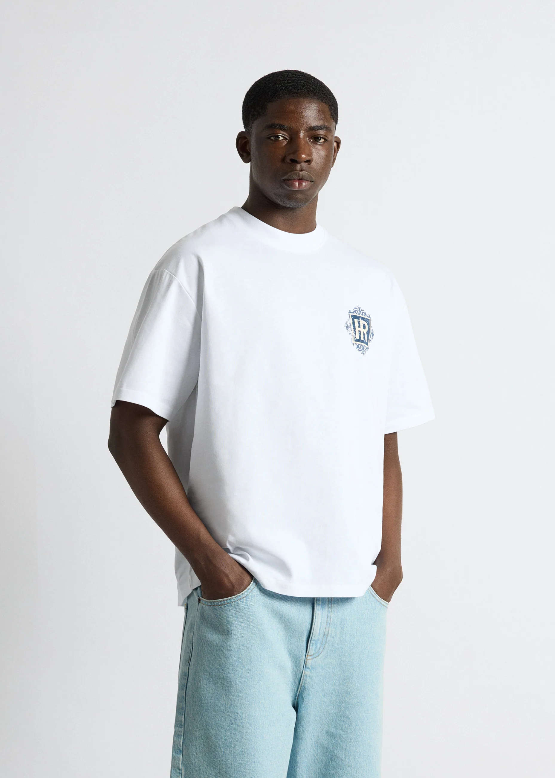 Oversize T-Shirt Hotel Blue Emblem - Image 4