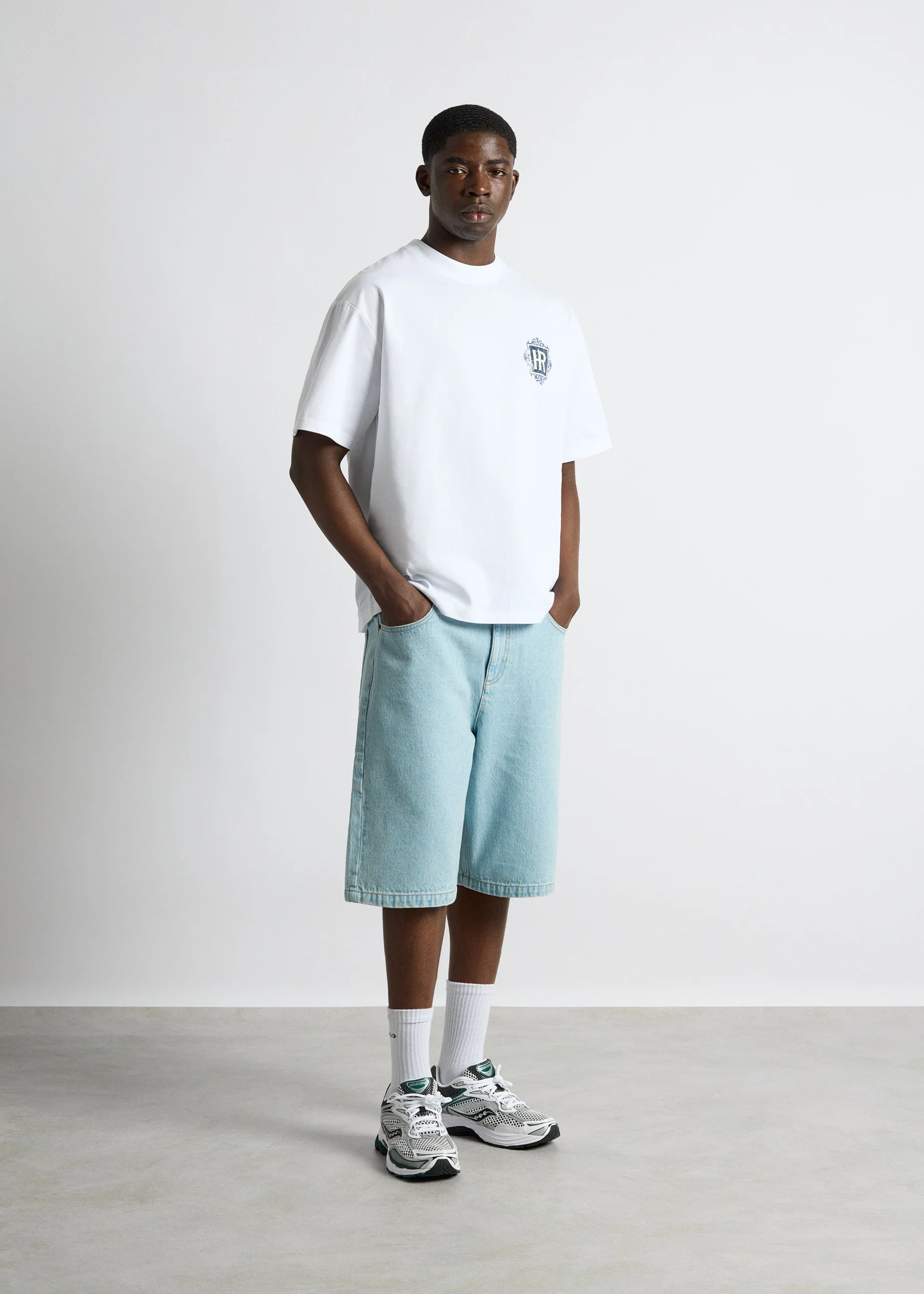 Oversize T-Shirt Hotel Blue Emblem - Image 5
