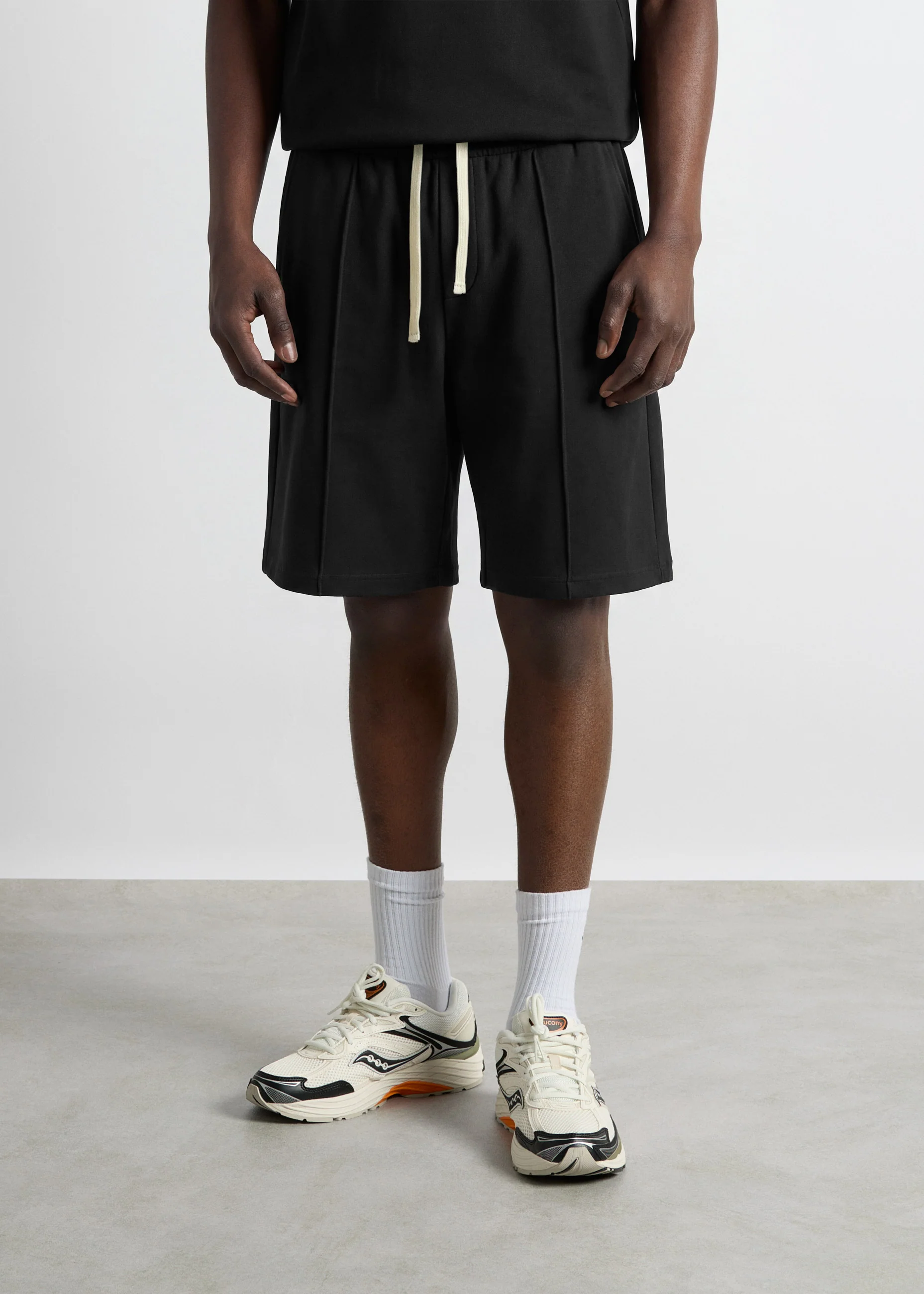 Sweatshorts with Seam - Image 4