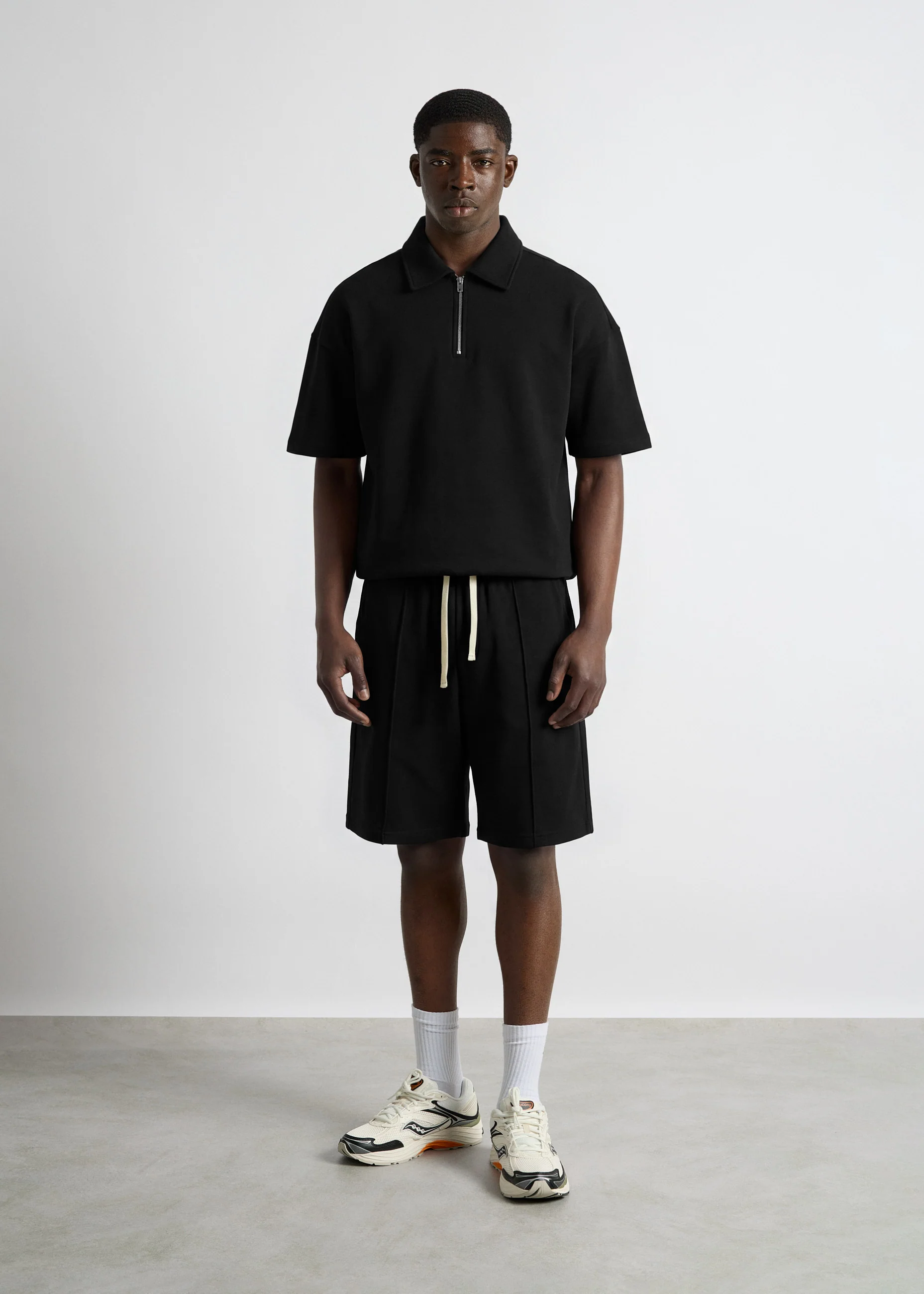 Sweatshorts with Seam - Image 5