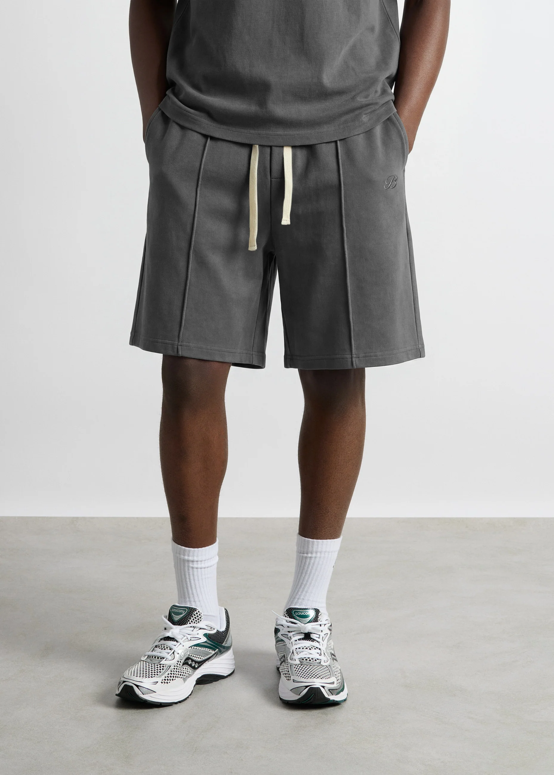 Sweatshorts with Seam - Image 4